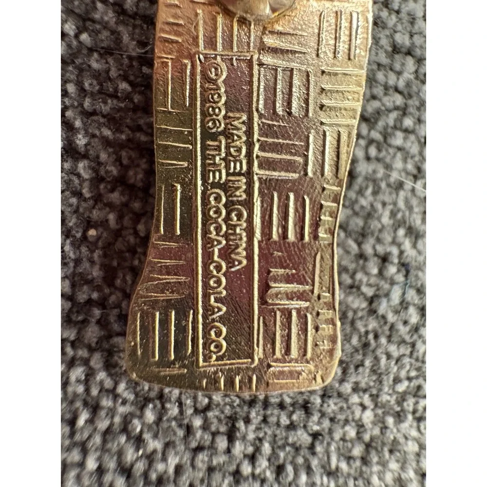 1986 Vintage Coke Bottle Enamel Metal Coca-Cola Promo Hat Pin‎ Collectible NEW
